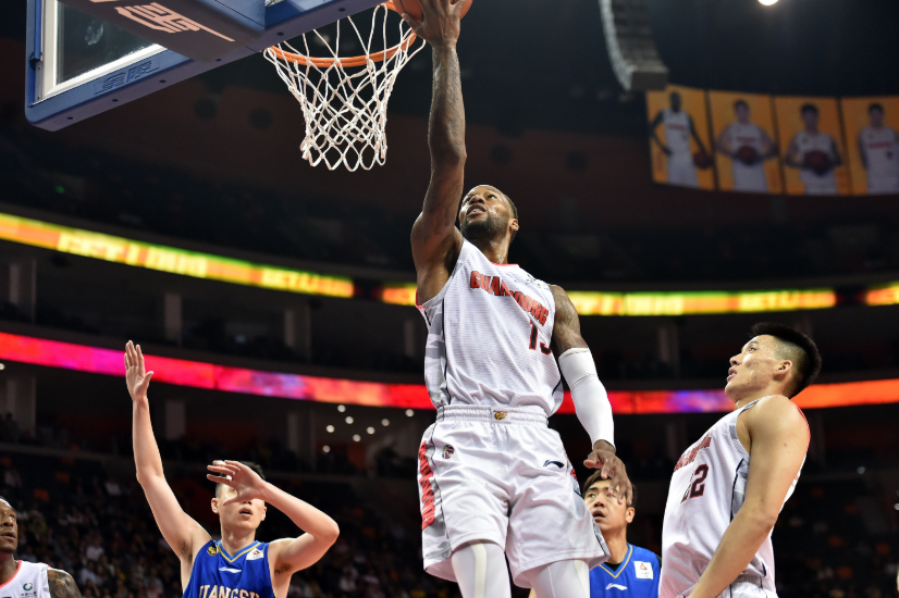 开云-广州队训练开放日，关键时刻更衣室发声引欢呼，CBA常规赛在即，赛季目标并未改变-开云