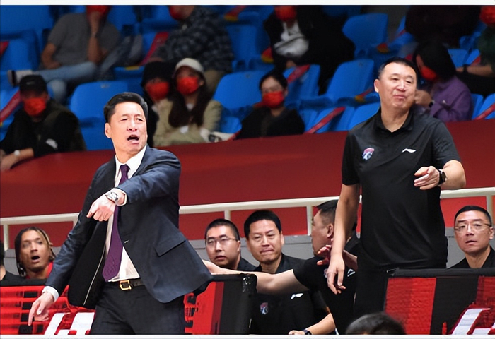 风云突变圣安东尼奥马刺赛后更衣室发声底特律活塞围绕社区盾状态回暖，连对手都承认：清晨奥兰多魔术回应争议的简单介绍